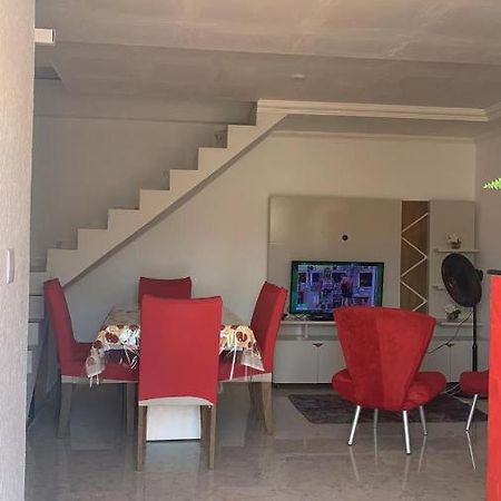 Apartamento Duplex Mobiliado em São Pedro da Aldeia Exterior foto