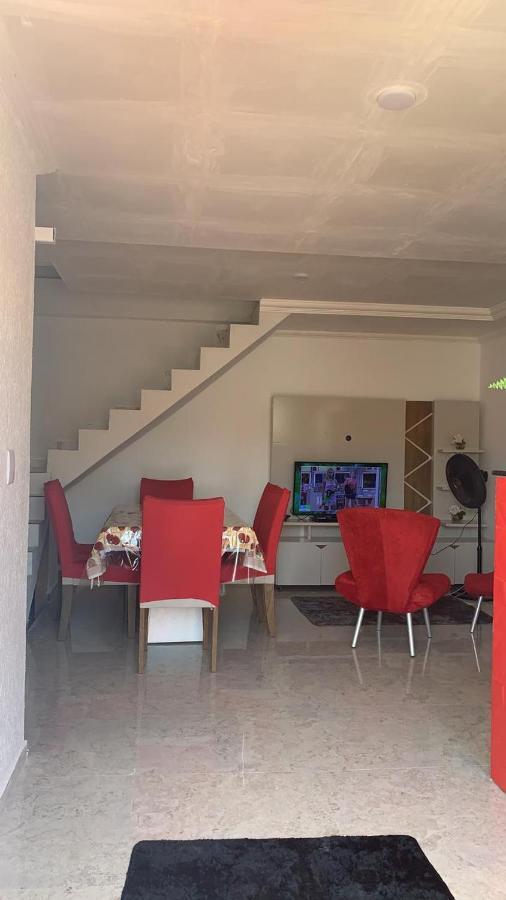 Apartamento Duplex Mobiliado em São Pedro da Aldeia Exterior foto